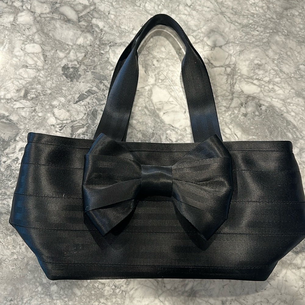 Harvey’s Seatbelt Bag